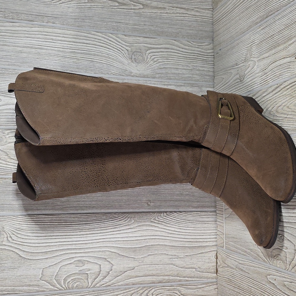 Crown Vintage Tan Suede Knee-High Heeled Boots - Picture 10 of 14